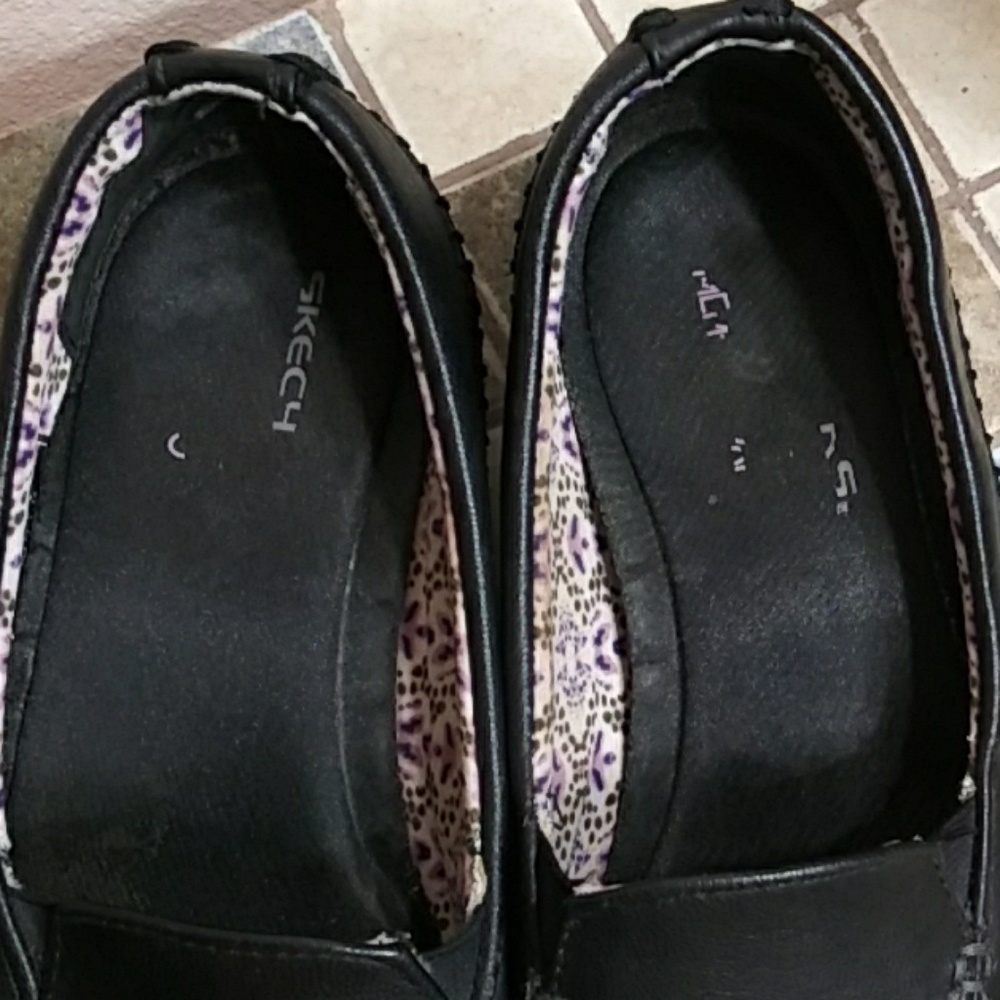 Shoes - Picture 2 of 8